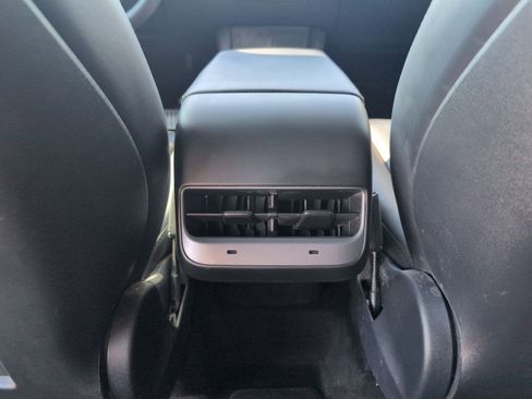 Used 2022 Tesla Model Y Performance image 22