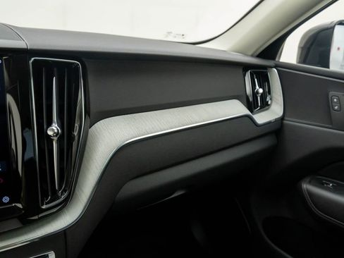 Used 2025 Volvo XC60 B5 Plus image 28