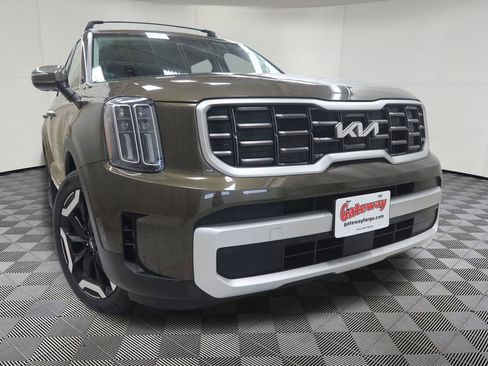 Used 2025 Kia Telluride S AWD/4WD image 2