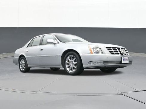 Used 2010 Cadillac DTS Luxury image 48