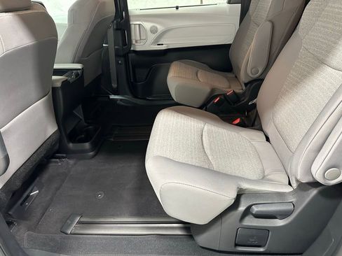 Used 2025 Toyota Sienna LE image 46