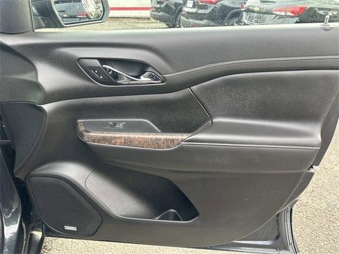 Used 2023 GMC Acadia Denali w/ Denali Technology Package image 8