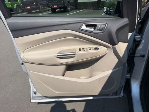 Used 2017 Ford Escape Titanium image 16