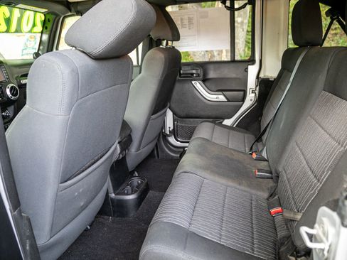 Used 2012 Jeep Wrangler Unlimited Rubicon w/ Connectivity Group image 27