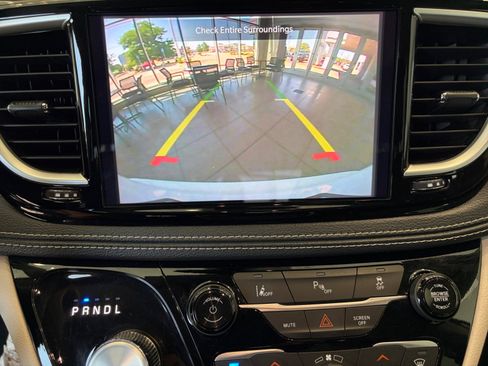 Used 2024 Chrysler Pacifica Limited FWD image 26