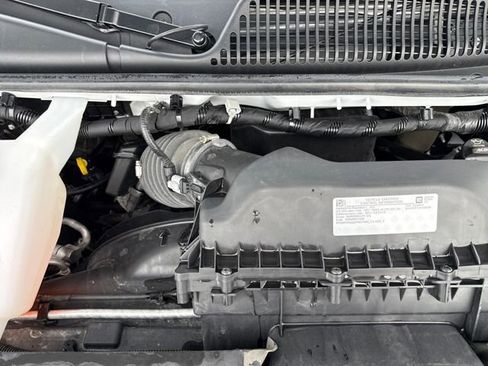 Used 2025 Chevrolet Express 3500 LT w/ LT Preferred Equipment Group image 27