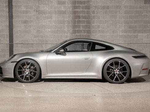 Used 2025 Porsche 911 Carrera T RWD image 4