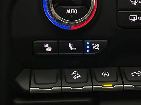 Used 2022 GMC Sierra 1500 AT4 w/ AT4 Preferred Package AWD/4WD image 6