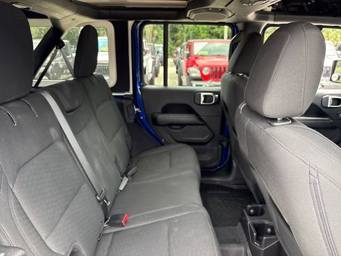 Used 2018 Jeep Wrangler Unlimited Sahara AWD/4WD image 28