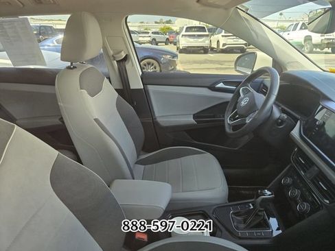 Certified 2024 Volkswagen Taos SE FWD image 9