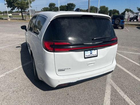 New 2026 Chrysler Pacifica Select image 23