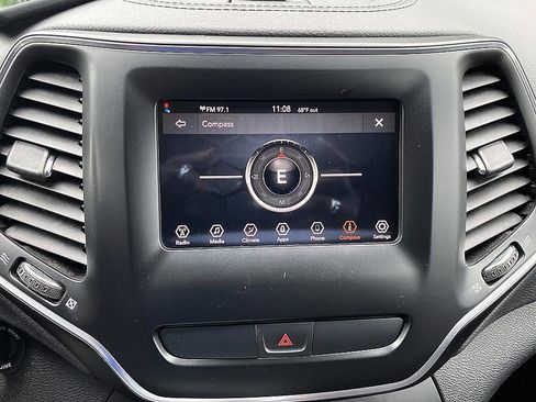 Used 2019 Jeep Cherokee Latitude w/ Popular Appearance Group FWD image 16