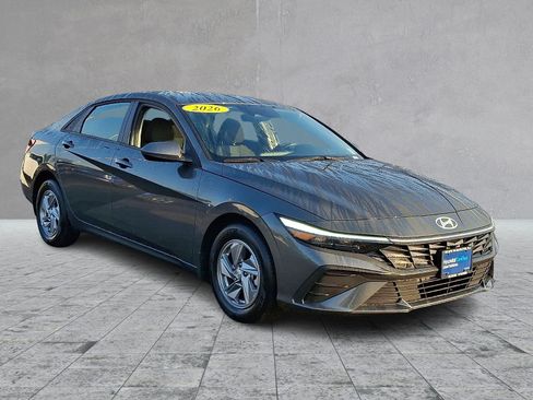 Used 2026 Hyundai Elantra SE FWD image 3