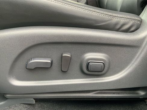 Used 2023 Nissan Murano SV image 17