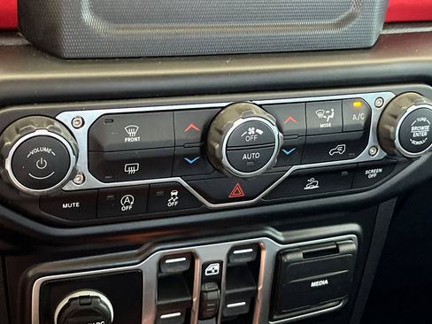 Used 2020 Jeep Gladiator Rubicon AWD/4WD image 25