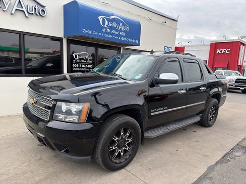 Used 2012 Chevrolet Avalanche LTZ image 2