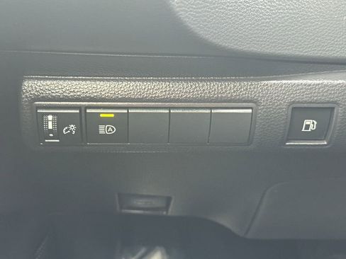 Used 2025 Toyota Corolla LE FWD image 33