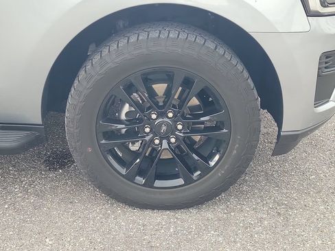 Used 2024 Ford Expedition XLT RWD image 6