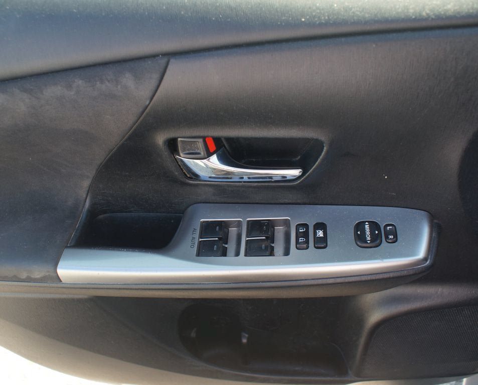 Used 2015 Toyota Prius V Three FWD image 19