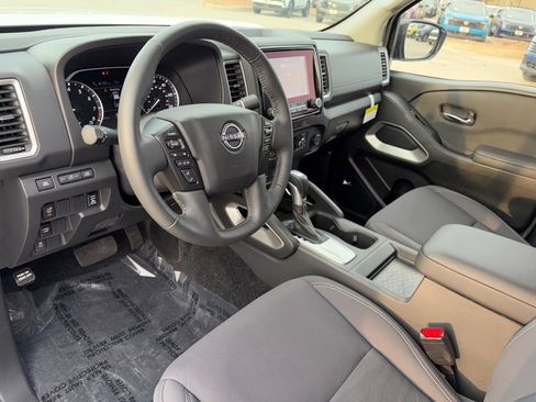 Used 2024 Nissan Frontier SV w/ Technology Package image 8
