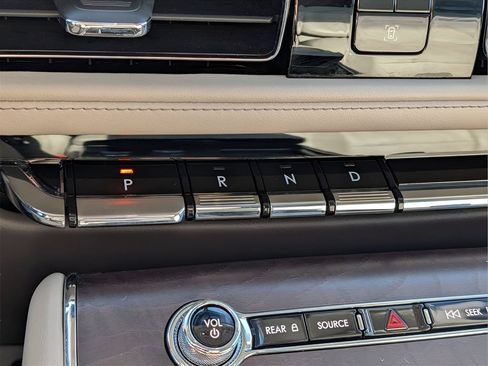 Used 2023 Lincoln Aviator Reserve w/ Equipment Group 201A RWD image 23