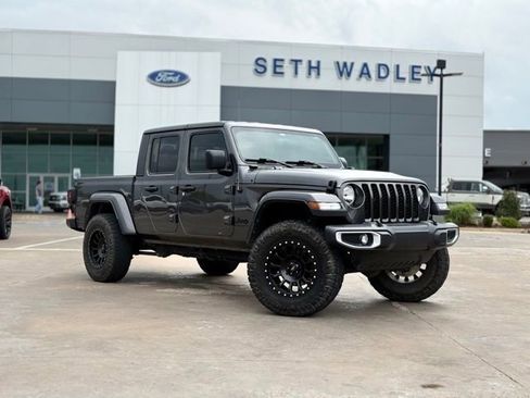 Used 2023 Jeep Gladiator Sport image 1