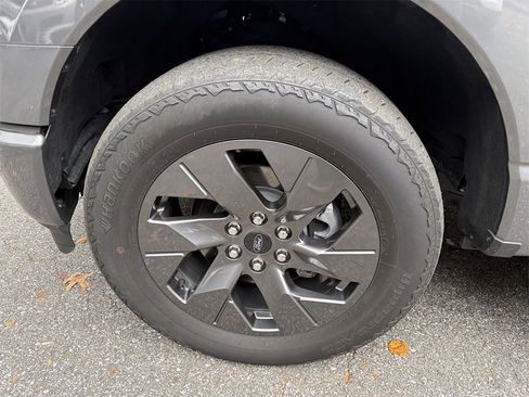 Used 2023 Ford F150 Lightning Lariat image 11