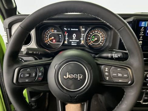 Used 2025 Jeep Gladiator Sport AWD/4WD image 11