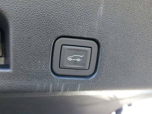 New 2025 GMC Acadia Elevation image 9