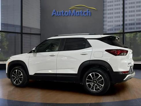 Used 2024 Chevrolet TrailBlazer LT w/ LT Cold Weather Package image 6