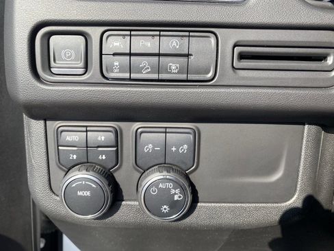 Used 2024 Chevrolet Tahoe Z71 w/ Luxury Package image 19