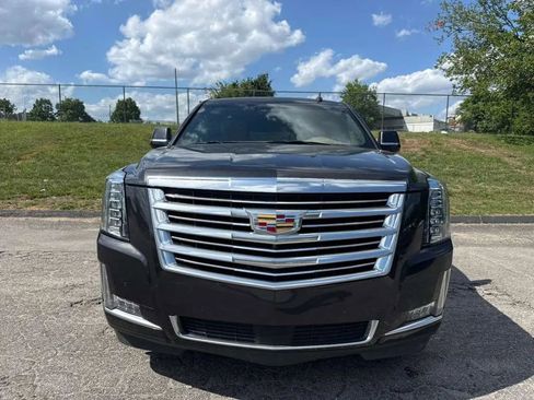 Used 2017 Cadillac Escalade Platinum AWD/4WD image 2