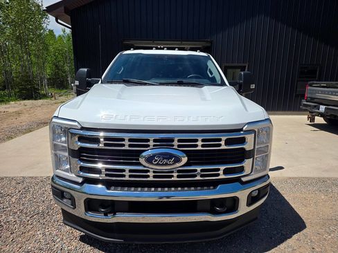 Used 2023 Ford F350 XLT AWD/4WD image 12