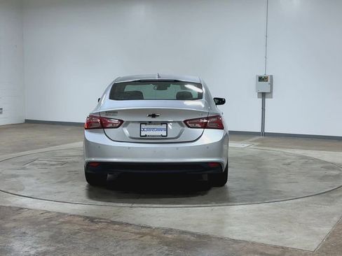 Used 2019 Chevrolet Malibu LT w/ Leather Package FWD image 8