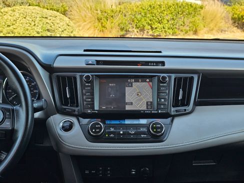 Used 2018 Toyota RAV4 Limited w/ Advanced Technology Package FWD image 25