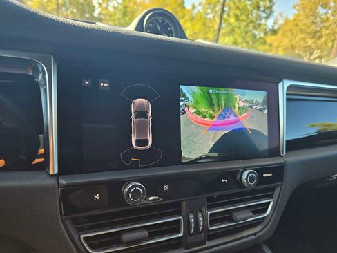 Used 2024 Porsche Macan image 59