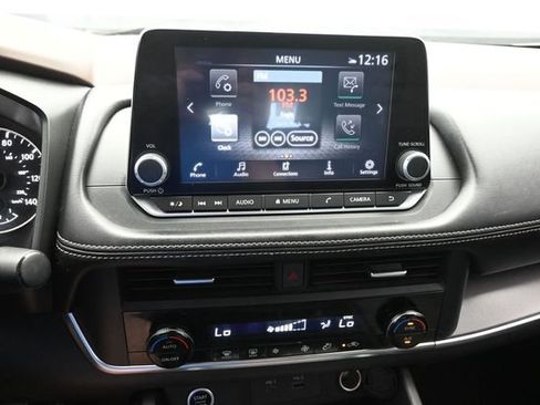 Used 2023 Nissan Rogue SV FWD image 40
