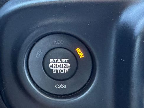 Used 2023 Jeep Gladiator Sport image 19