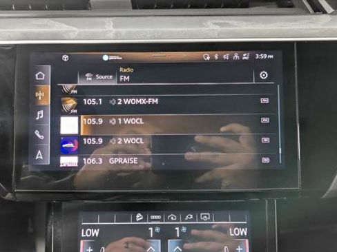 Used 2021 Audi e-tron Premium w/ Towing Package image 31