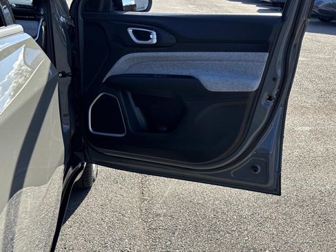 Used 2023 Jeep Compass Sport image 12