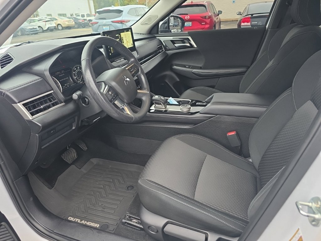 Used 2025 Mitsubishi Outlander ES AWD/4WD image 8