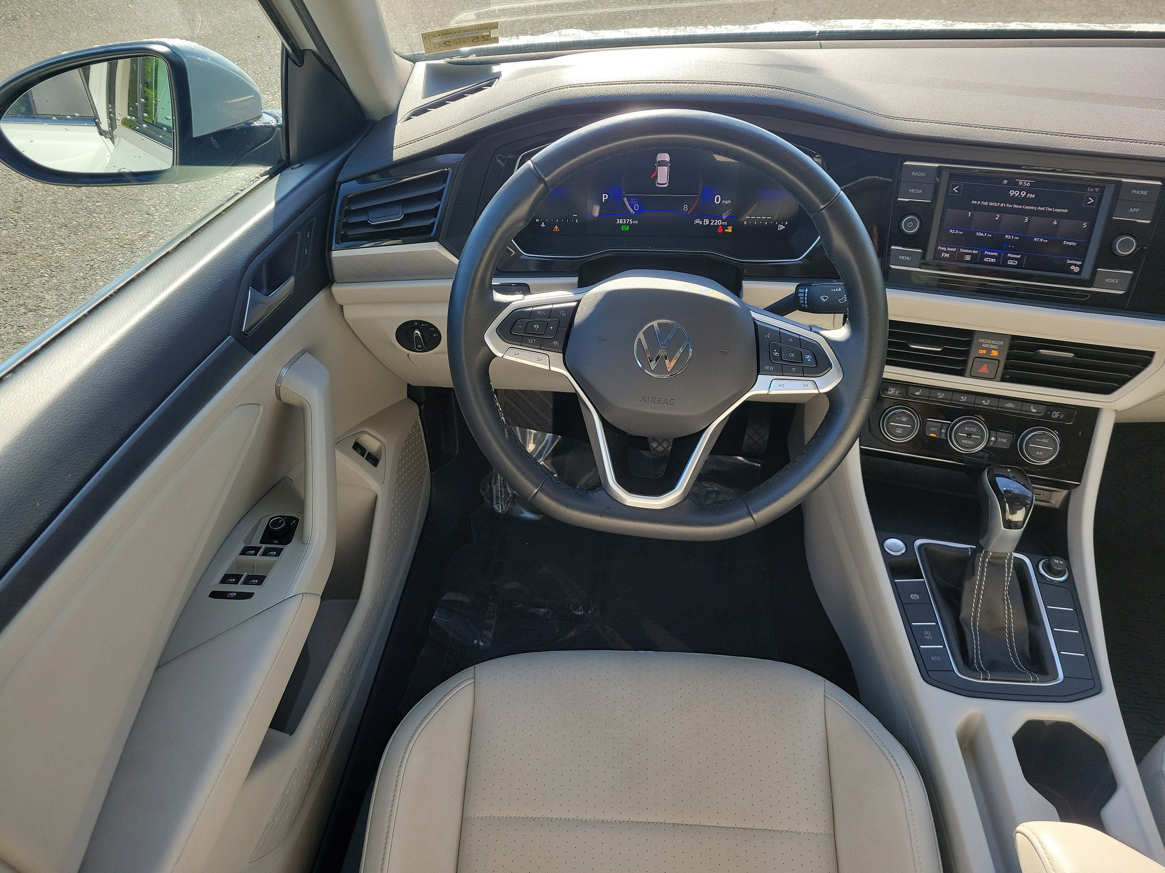 Used 2024 Volkswagen Jetta SE w/ Panoramic Sunroof Package FWD image 19