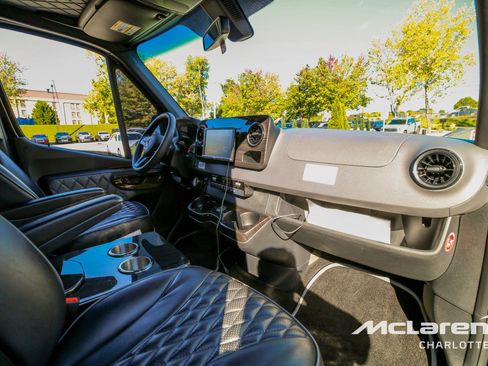 Used 2020 Mercedes-Benz Sprinter 3500 w/ Windows All Around Package image 17