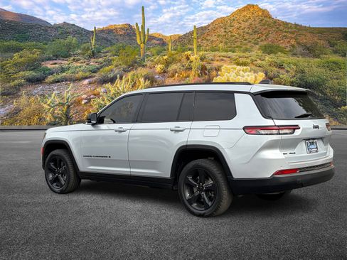 Used 2022 Jeep Grand Cherokee L Laredo AWD/4WD image 8