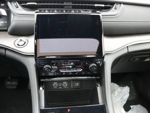 New 2025 Jeep Grand Cherokee Limited image 22