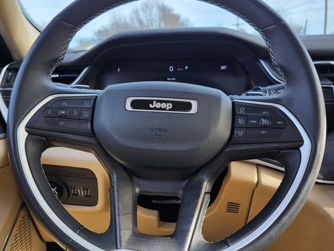 Used 2022 Jeep Grand Cherokee Limited image 24