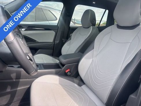 Used 2025 Volkswagen Tiguan SE R-Line AWD/4WD image 3