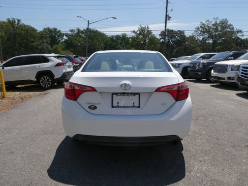 Used 2018 Toyota Corolla LE FWD image 6