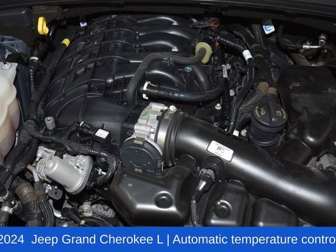 Used 2024 Jeep Grand Cherokee L Limited w/ Luxury Tech Group II image 7