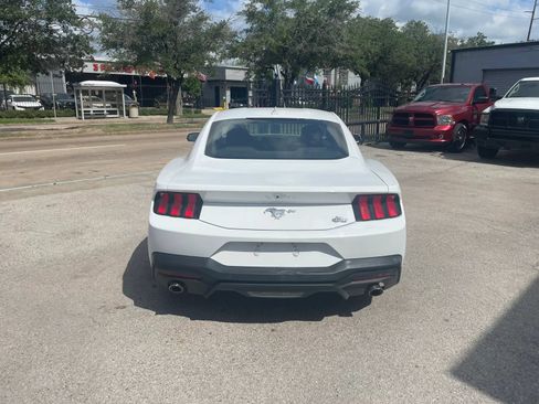Used 2025 Ford Mustang Coupe RWD image 21